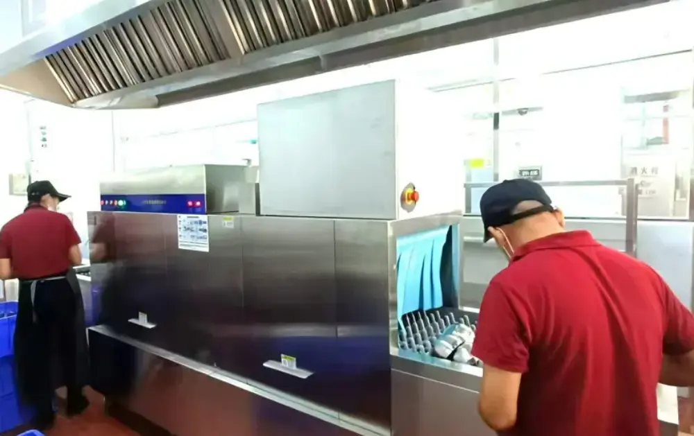 Contoh aplikasi mesin basuh pinggan mangkuk komersial: Kegunaan penting di pe...